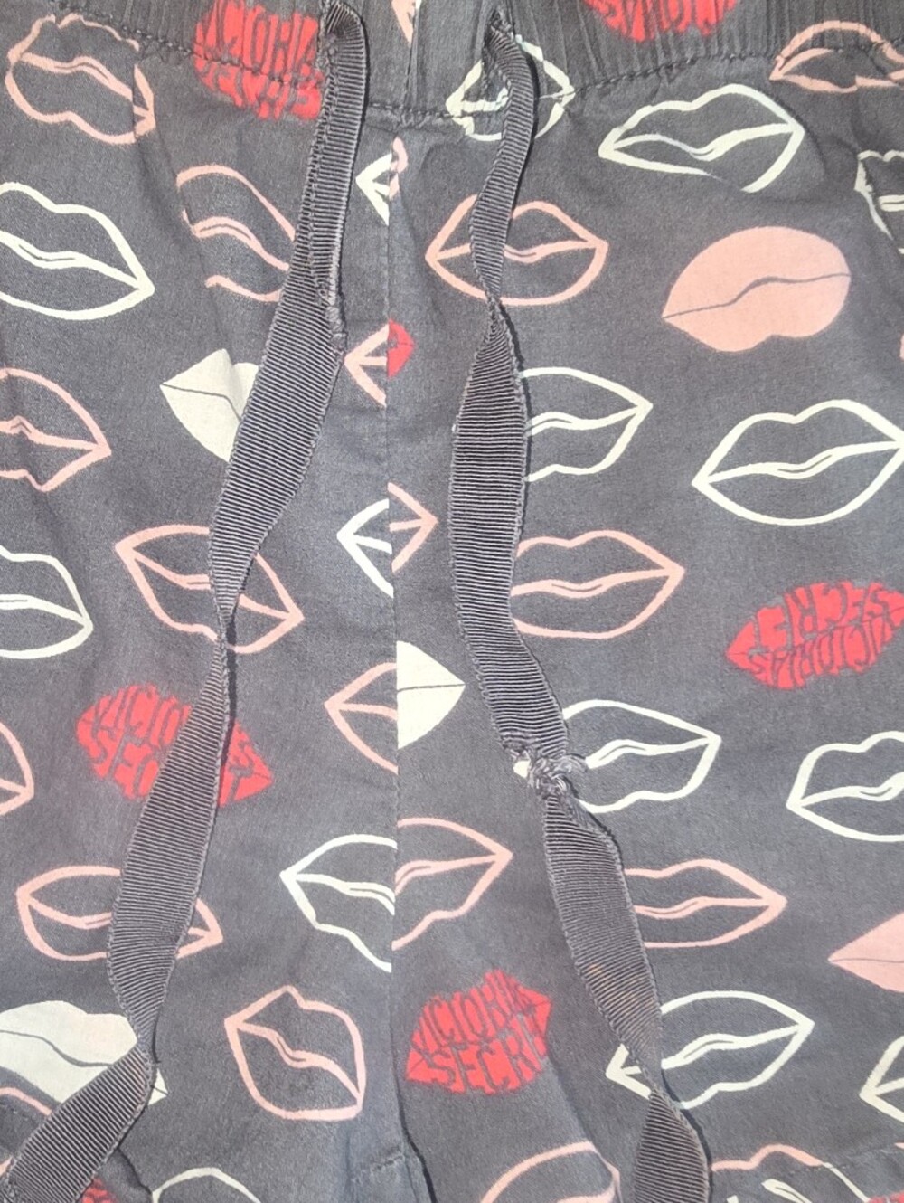 PINK Victoria's Secret Black Lip Print Sleep Pajama Shorts Size: XS - Picture 3 of 6
